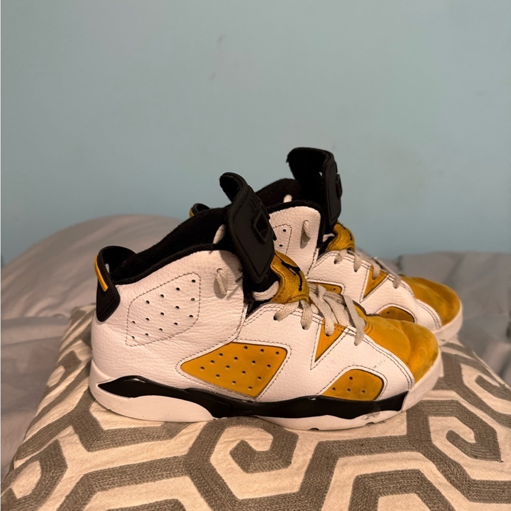 Jordan White and Yellow Sneakers Classic Design
